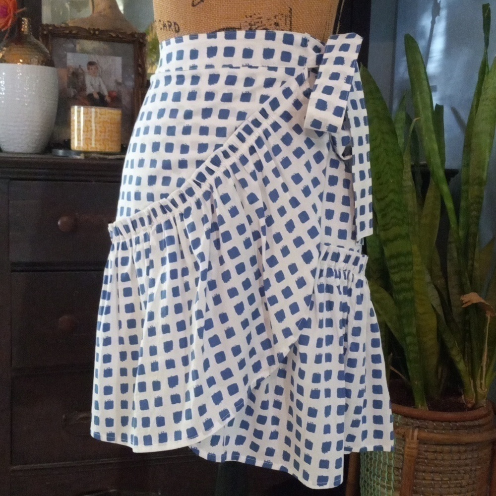 Vineyard Vines Painterly Grid Blue White Faux Wrap Ruffle Mini Skirt - Picture 11 of 15